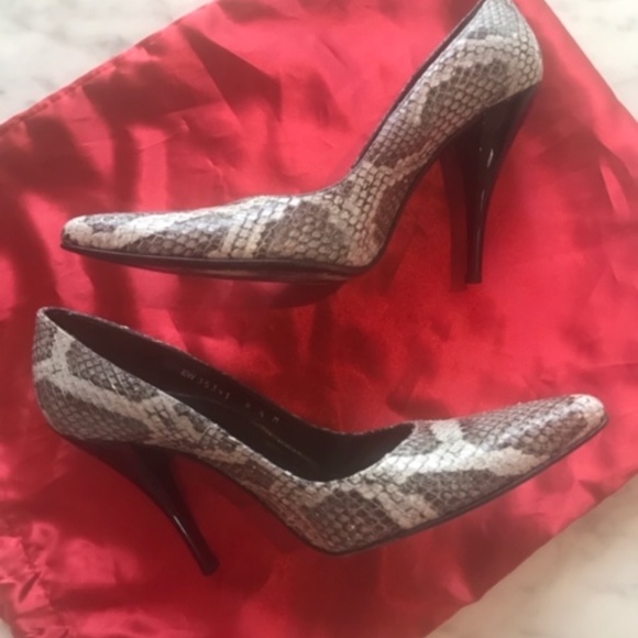 Stuart Weitzman - Picture 5 of 16